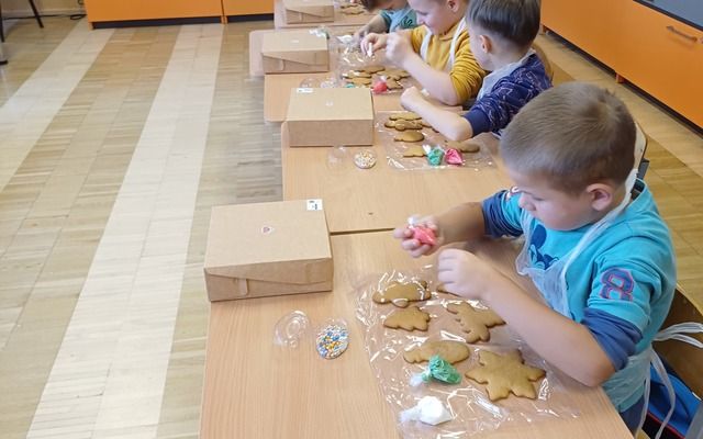 Priešmokyklinęs grupės edukacija - Imbierinių sausainių puošyba