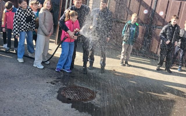 4d klasė apsilankė gaisrinėje