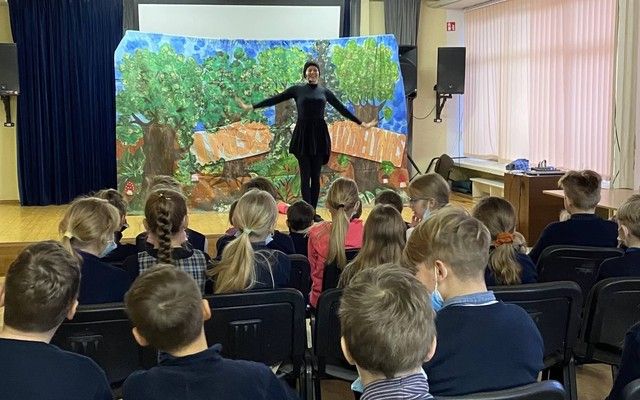 Spektaklis ,,Skruzdėlytės tauškalytės nuotykiai”