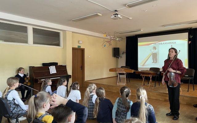 1 c ir 1 d kl. mokiniai dalyvavo Kauno „Vyturio" gimnazijos mokytojų ir mokinių koncerte