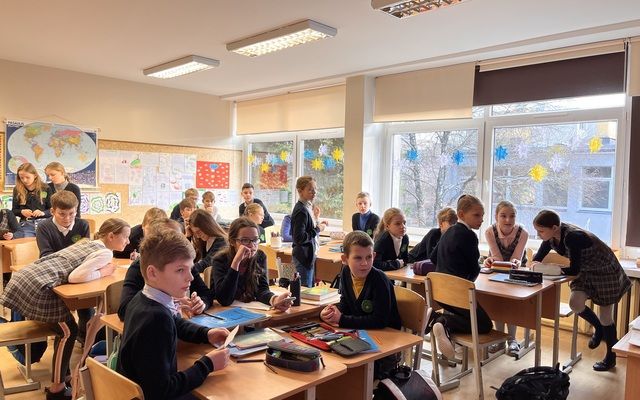 4 b, 4 c, ir 4 d klasių mokiniai dalyvavo viktorinoje, skirtoje Vasario 16-ąjai dienai paminėti