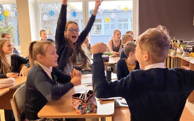 4 b, 4 c, ir 4 d klasių mokiniai dalyvavo viktorinoje, skirtoje Vasario 16-ąjai dienai paminėti