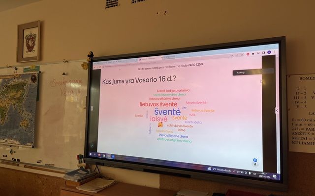 4 b, 4 c, ir 4 d klasių mokiniai dalyvavo viktorinoje, skirtoje Vasario 16-ąjai dienai paminėti