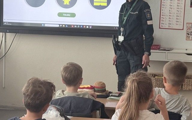PREVENCINĖ SAUGAUS EISMO PAMOKA PIRMOKAMS