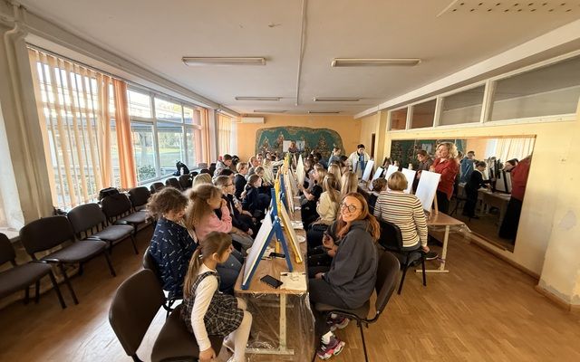 Artėjant Motinos dienai 3b klasė dalyvavo meninėje edukacijoje