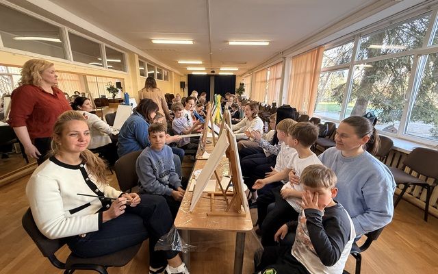 Artėjant Motinos dienai 3b klasė dalyvavo meninėje edukacijoje
