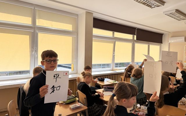 3b dalyvavo japonų kaligrafijos ,,Kanji” dirbtuvėse