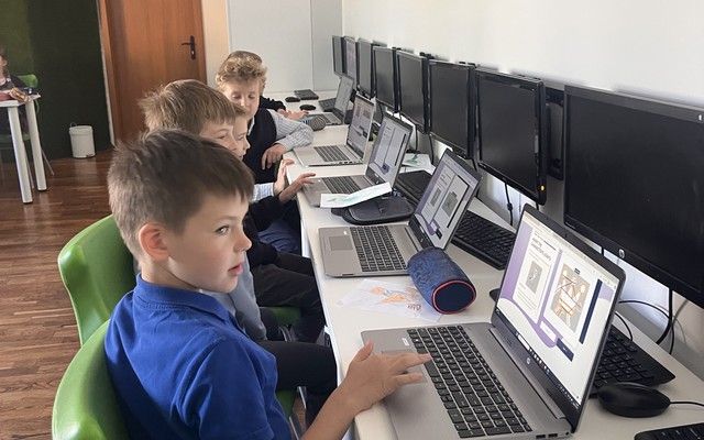 2b ir 2c "Steam" technologijų edukaciją "Čiurlionio magija menininko akimis"