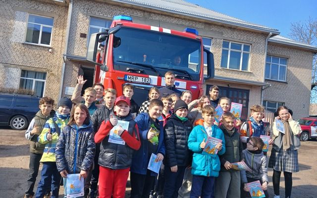 4d klasė apsilankė gaisrinėje